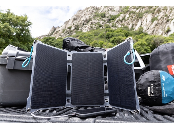 Pale Blue Approach 2 Solar Panel 21W Triple, w/bungee & storage case 