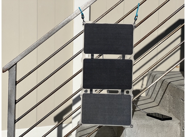 Pale Blue Approach 2 Solar Panel 21W Triple, w/bungee & storage case 