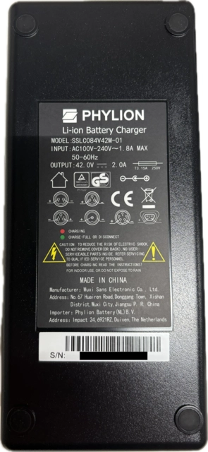 Battery efinity 77 Input: 100-240V, Output 42V - 2A 